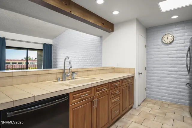 $3,400 | 3447 Skyline Boulevard, Reno, NV 89509