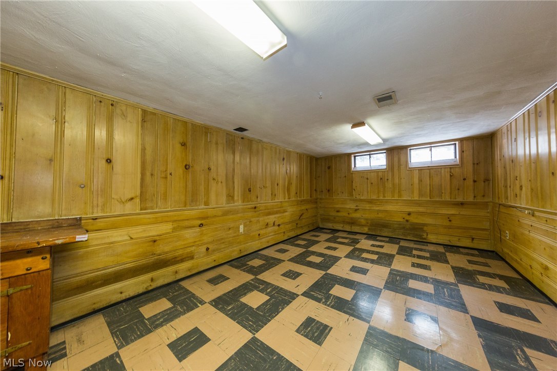 2267 Edgerton Road Cleveland, OH 44118 - Photo 27 of 33