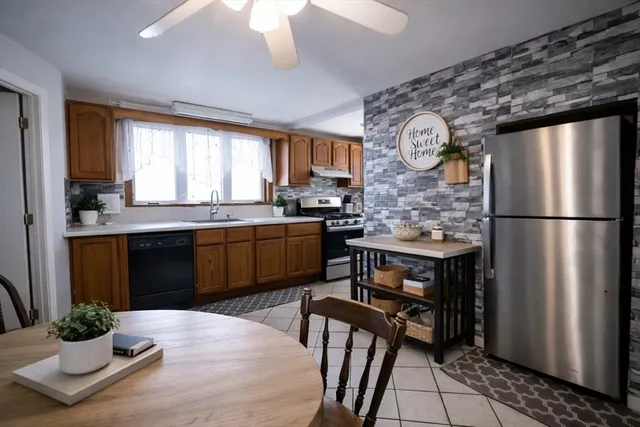 $689,900 | 34 Warren Street, Taunton, MA 02780