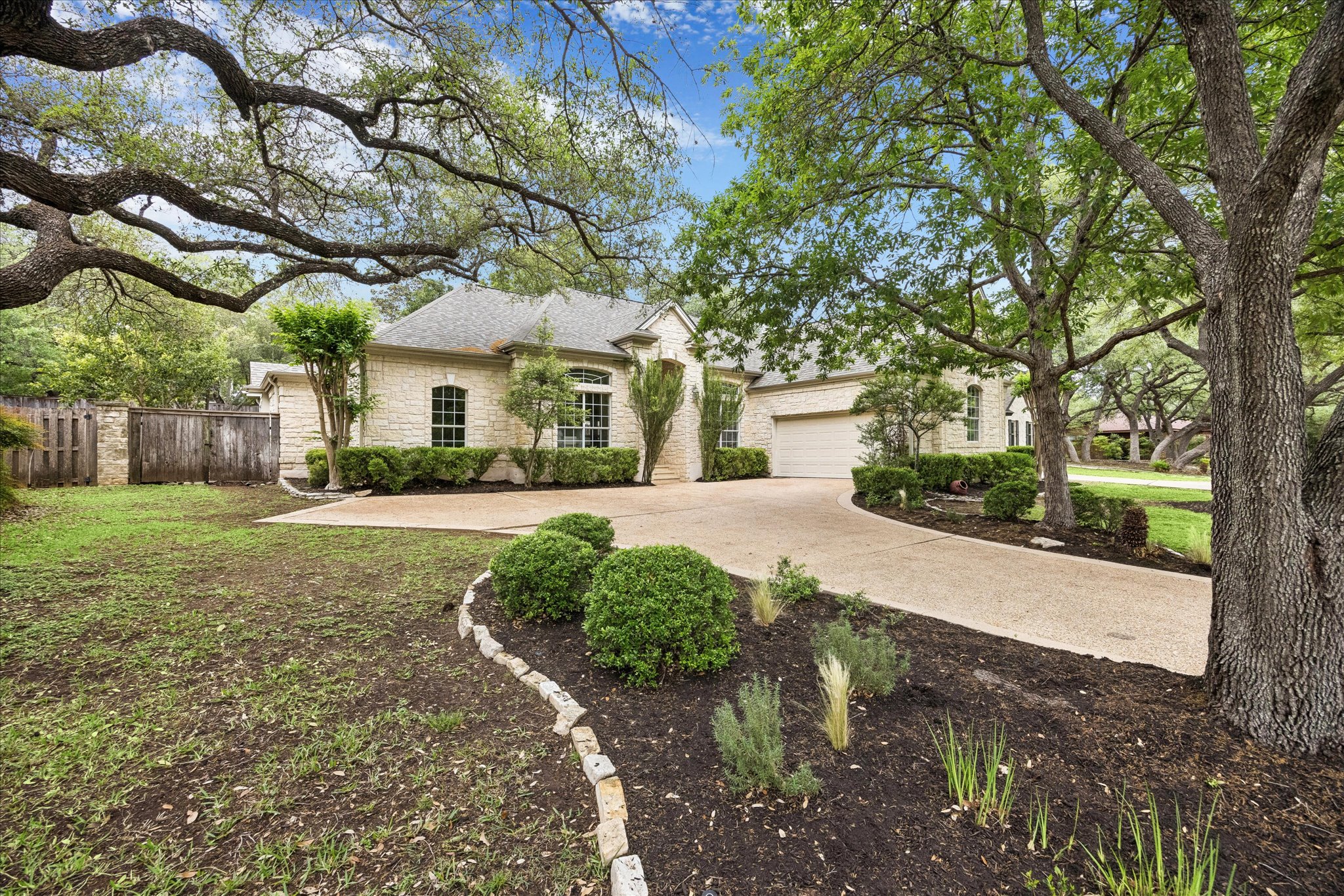 110 Copperleaf Road Lakeway, TX 78734 - Photo 19 of 35