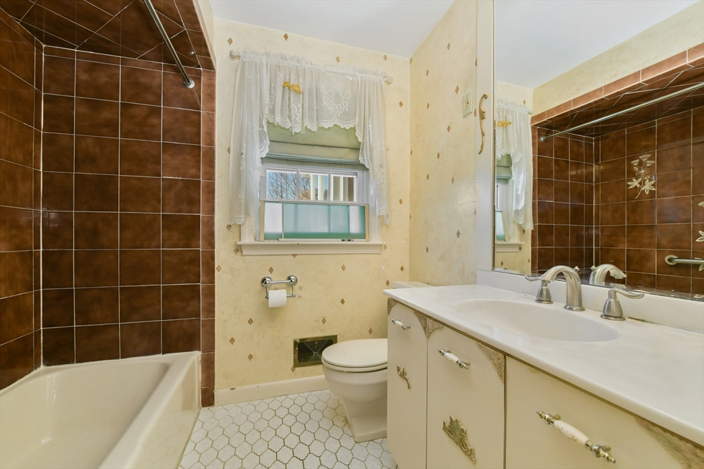 72 Stivaletta Drive Dedham, MA 02026 - Photo 28 of 38