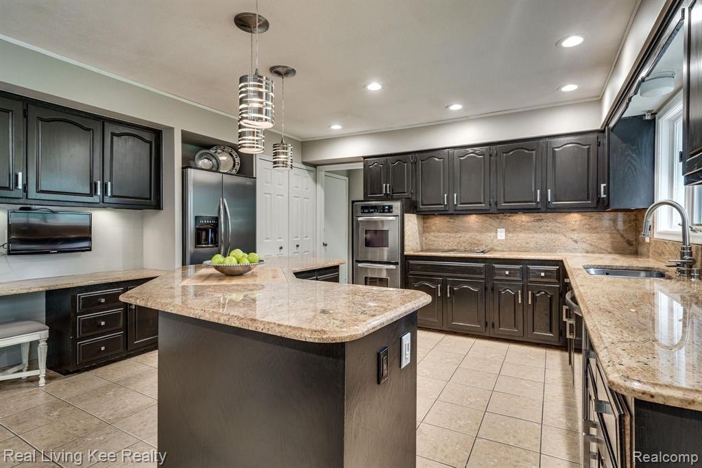1802 North Kilburn Road Rochester Hills, MI 48306 - Photo 11 of 35
