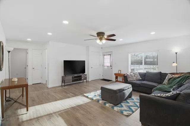 $259,900 | 42380 North Lake Drive, Antioch, IL 60002