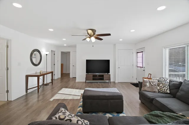 $259,900 | 42380 North Lake Drive, Antioch, IL 60002