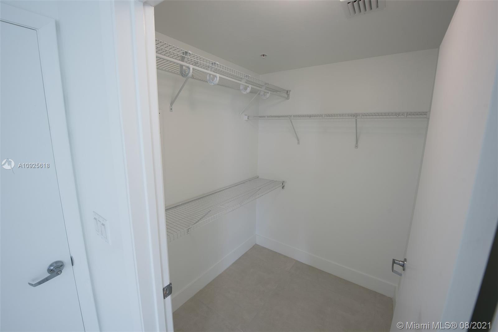90 Southwest 3rd Street, Unit 2411 Miami, FL 33130 - Photo 11 of 22 a view of a room