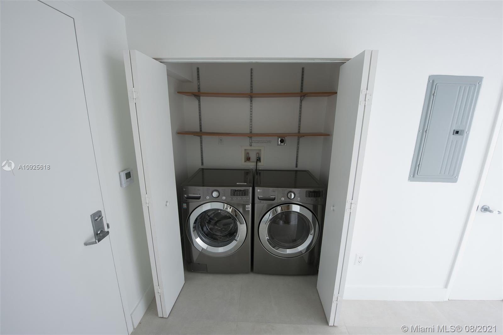 90 Southwest 3rd Street, Unit 2411 Miami, FL 33130 - Photo 21 of 22 a view of a refrigerator and washer