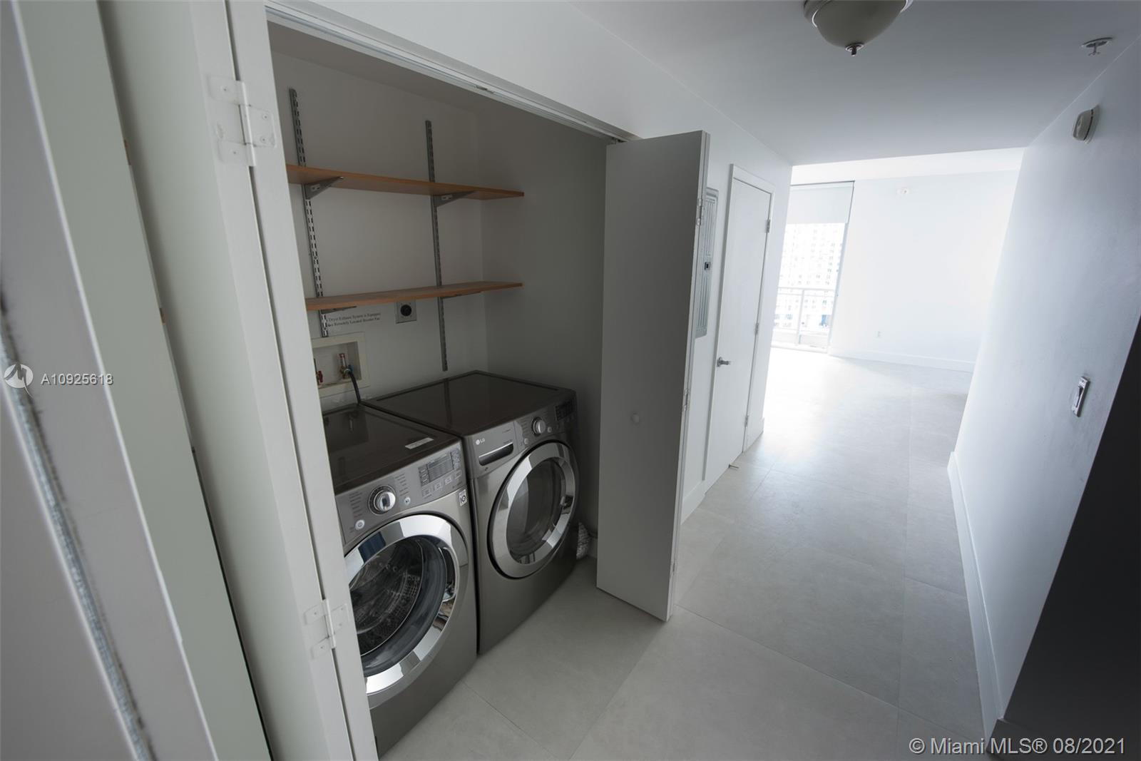 90 Southwest 3rd Street, Unit 2411 Miami, FL 33130 - Photo 22 of 22 a utility room with dryer and washer