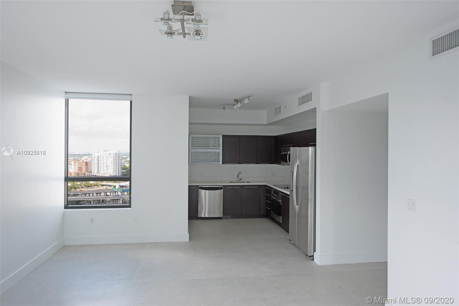 90 Southwest 3rd Street, Unit 2411 Miami, FL 33130 - Photo 7 of 22 a view of an empty room with window