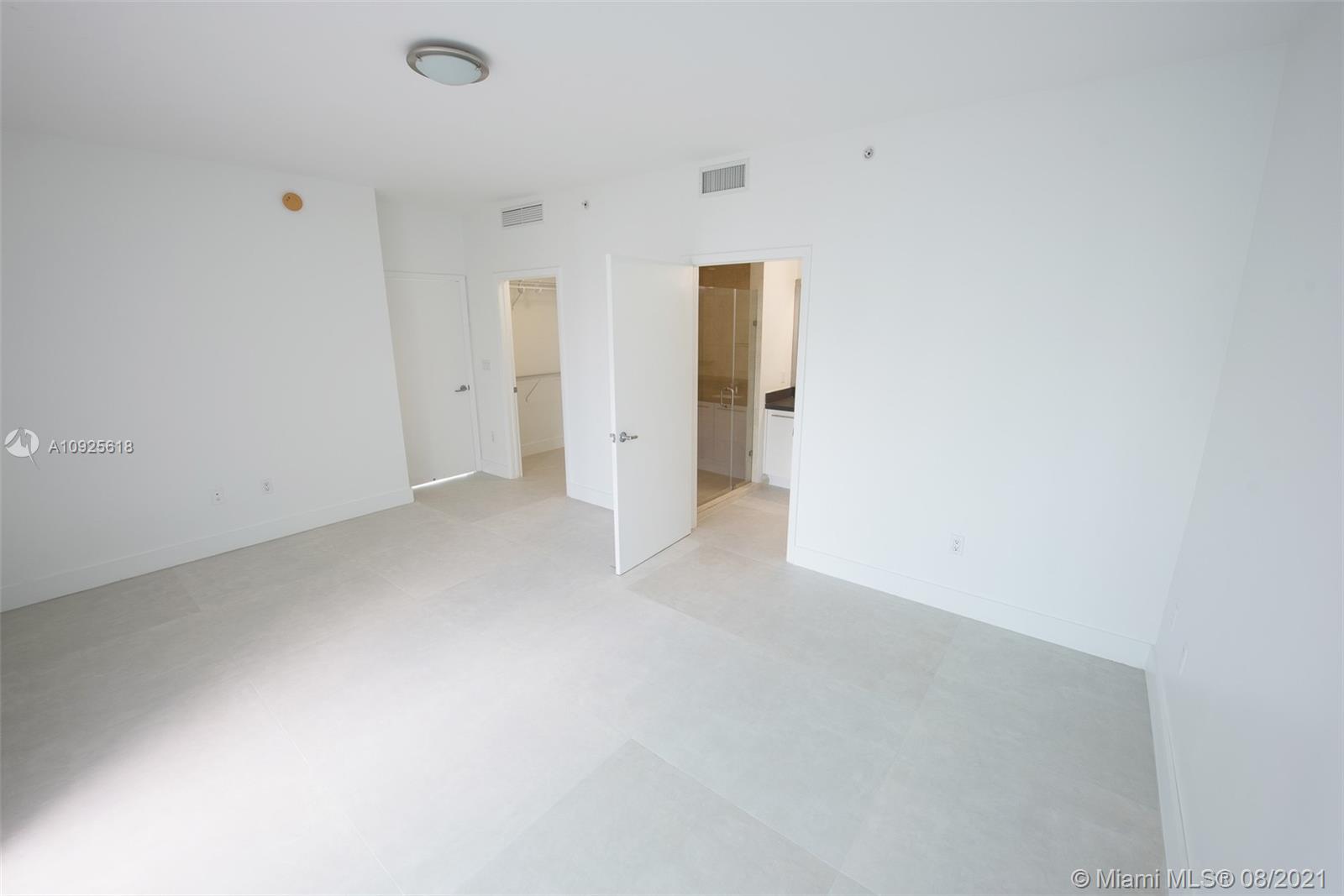 90 Southwest 3rd Street, Unit 2411 Miami, FL 33130 - Photo 10 of 22 a view of an empty room
