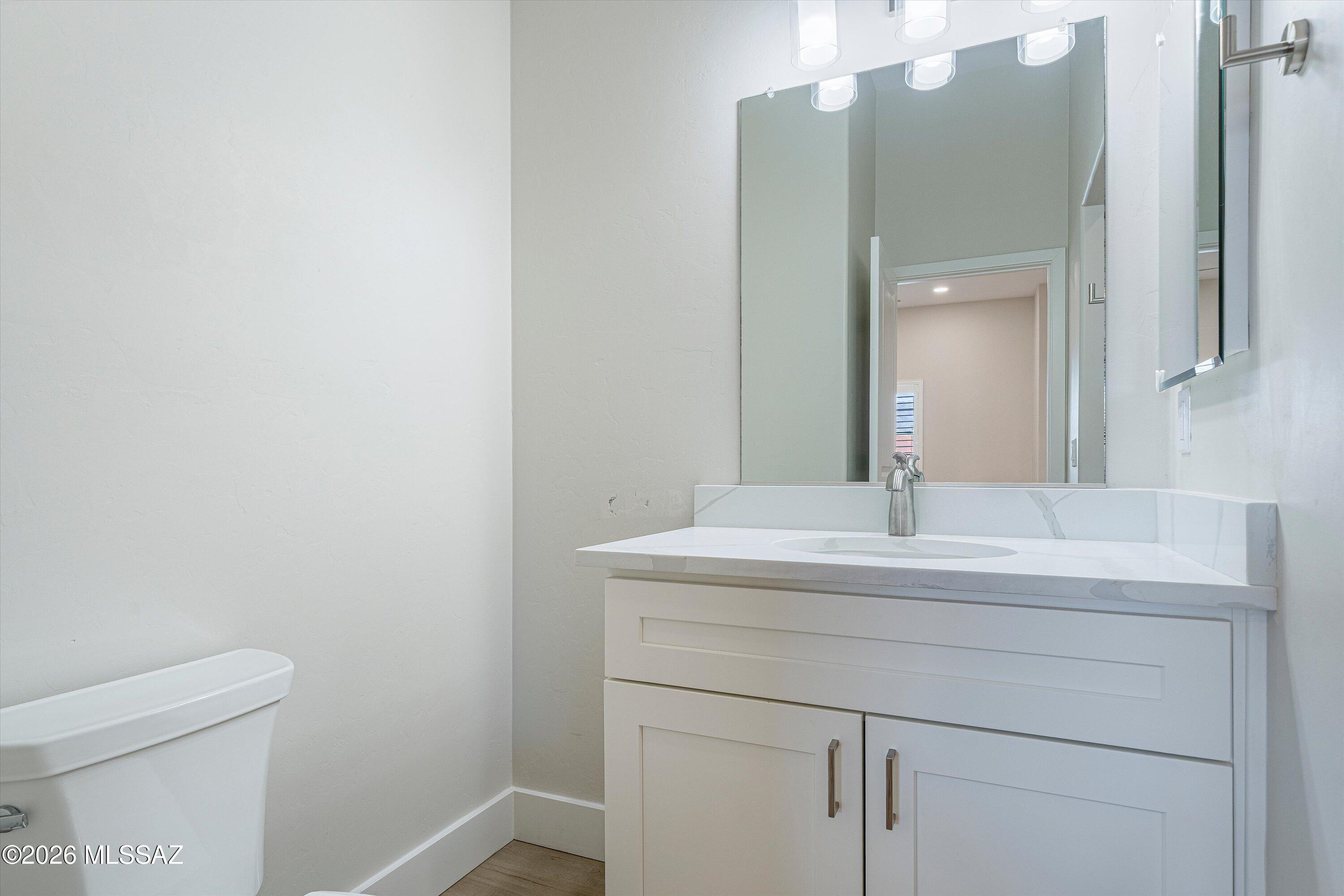 2042 East River Road, Unit 204 Tucson, AZ 85718 - Photo 19 of 28 18-Bathroom