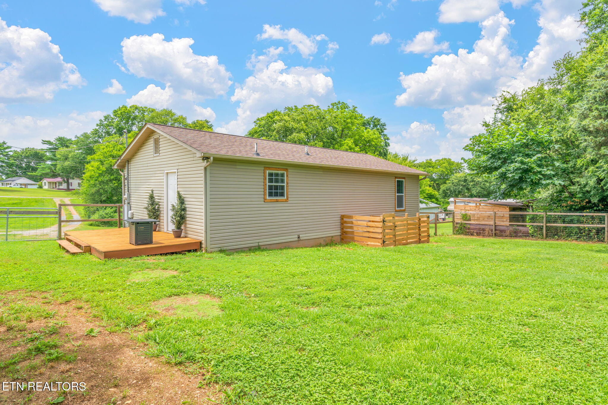 555 North Trigonia Road Greenback, TN 37742 - Photo 37 of 41 37-web-or-mls-555 N. Trigonia Road-38