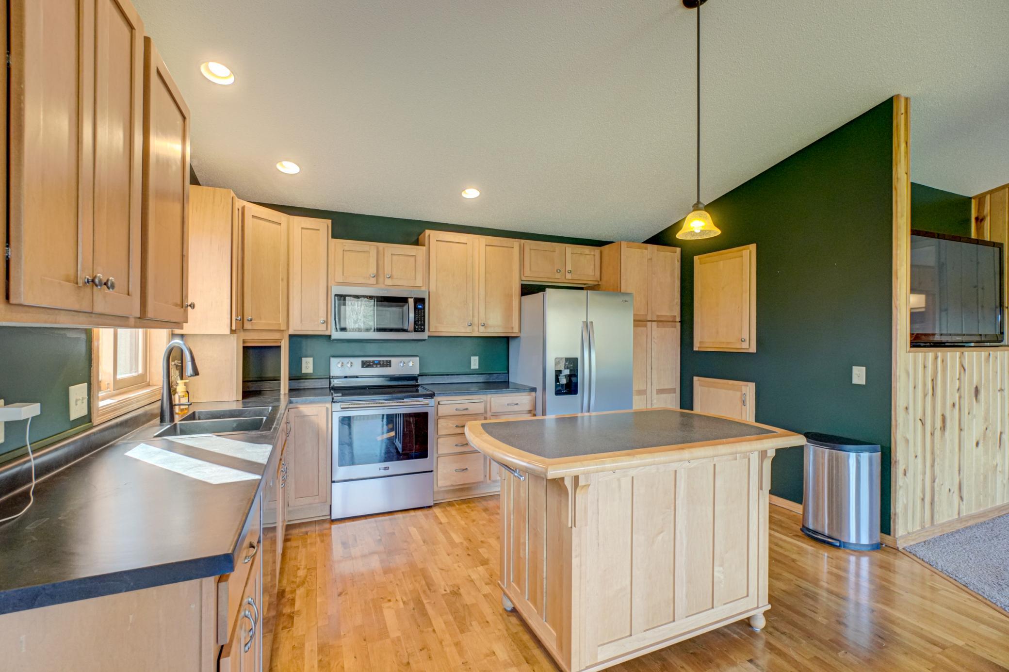 982 Drover Trail Hudson, WI 54016 - Photo 5 of 17