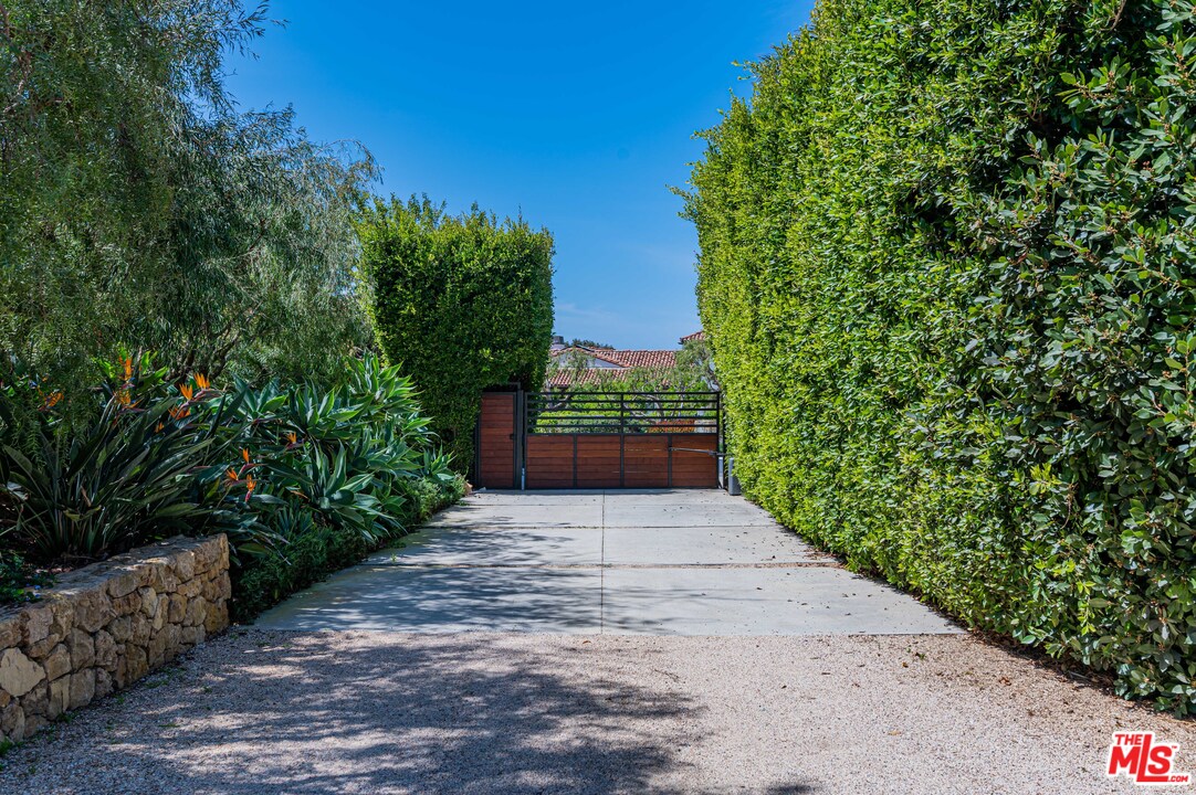 29803 Baden Place Malibu, CA 90265 - Photo 2 of 23