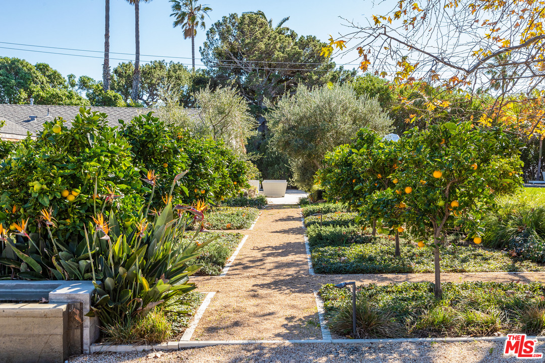 29803 Baden Place Malibu, CA 90265 - Photo 17 of 23