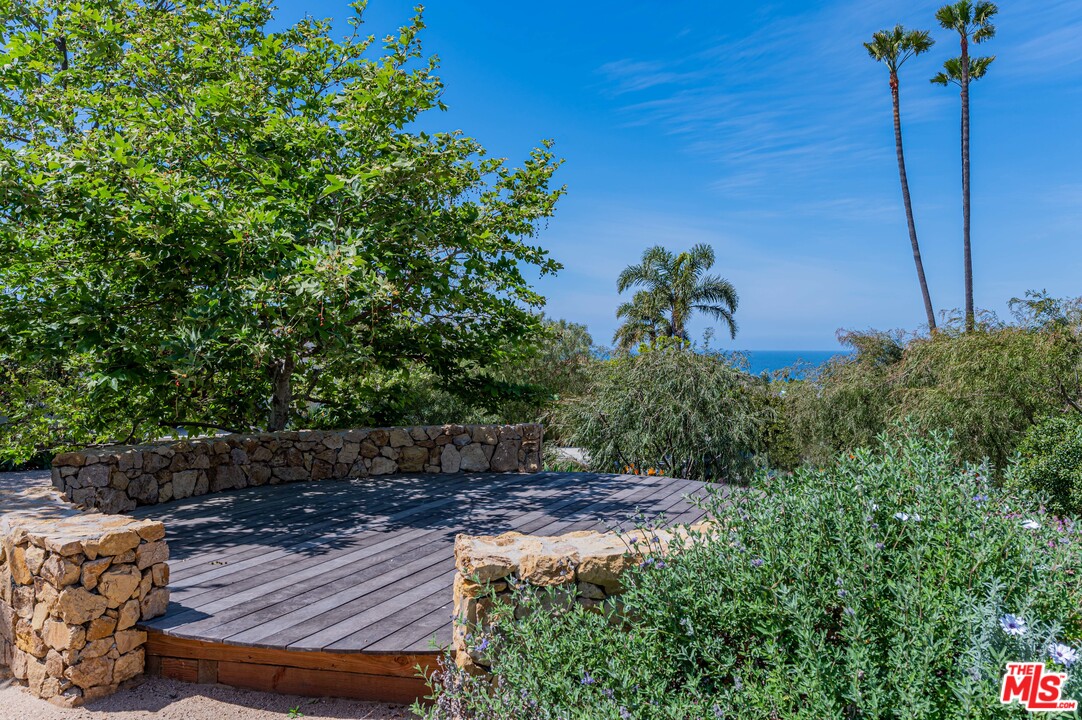 29803 Baden Place Malibu, CA 90265 - Photo 18 of 23