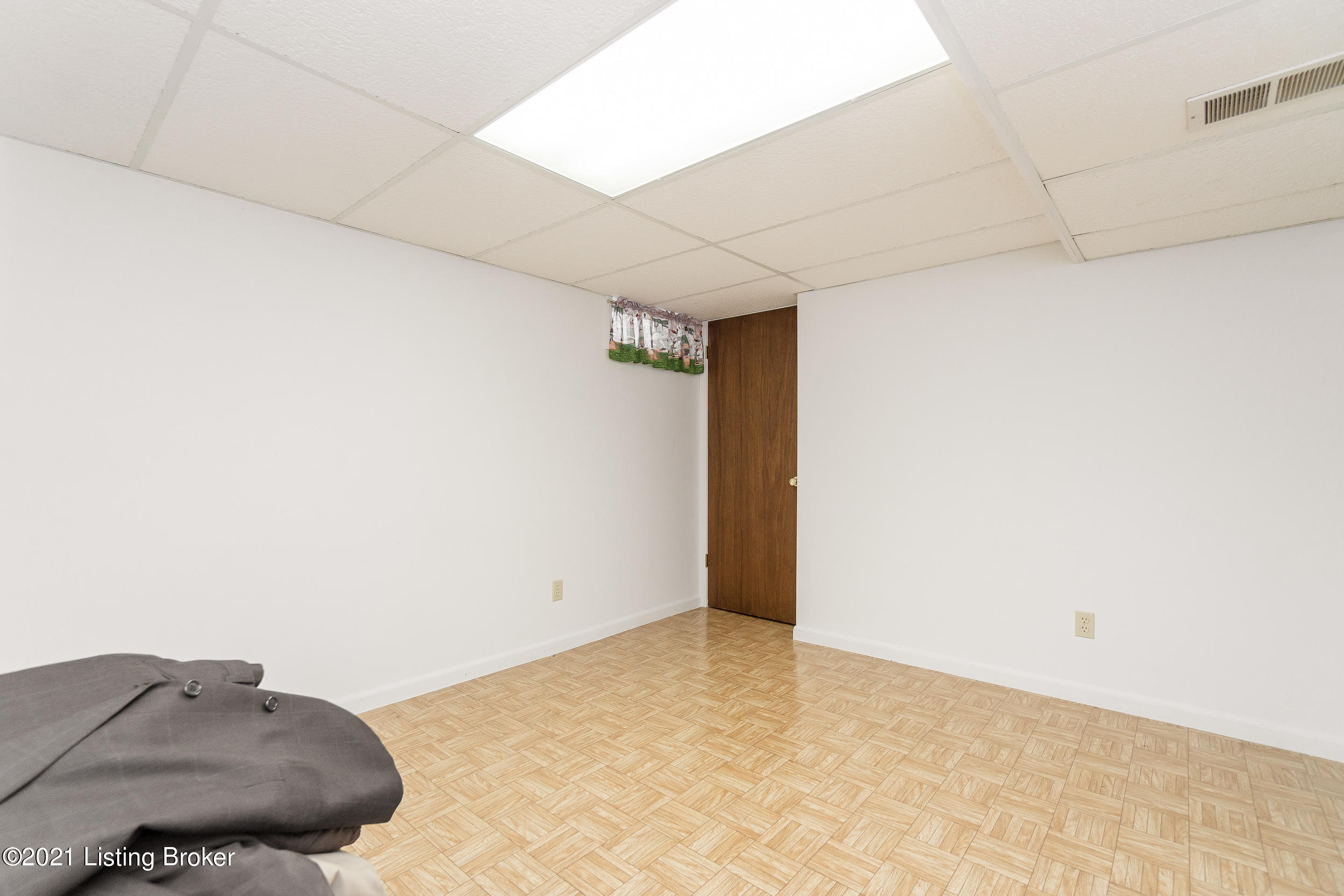 3815 Modesto Road Louisville, KY 40299 - Photo 45 of 52 3815 Modesto-54