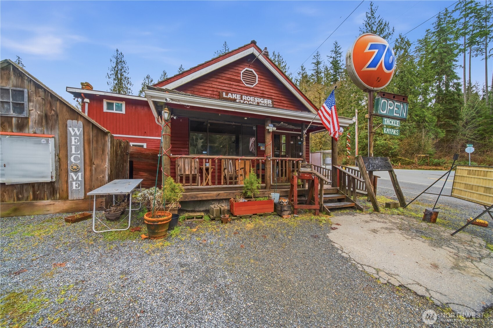 810 South Lake Roesiger Road Snohomish, WA 98290 - Photo 1 of 21 a front view of a house with garden and patio