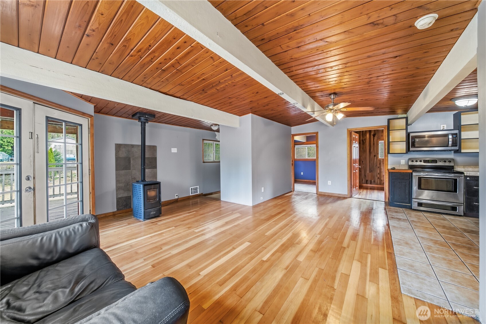 810 South Lake Roesiger Road Snohomish, WA 98290 - Photo 16 of 21 a spacious bedroom with a bed and a couch