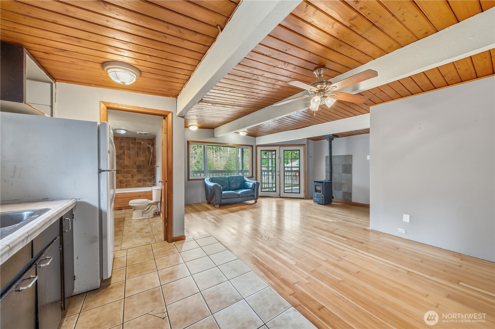 810 South Lake Roesiger Road Snohomish, WA 98290 - Photo 17 of 21 a view of a livingroom with furniture