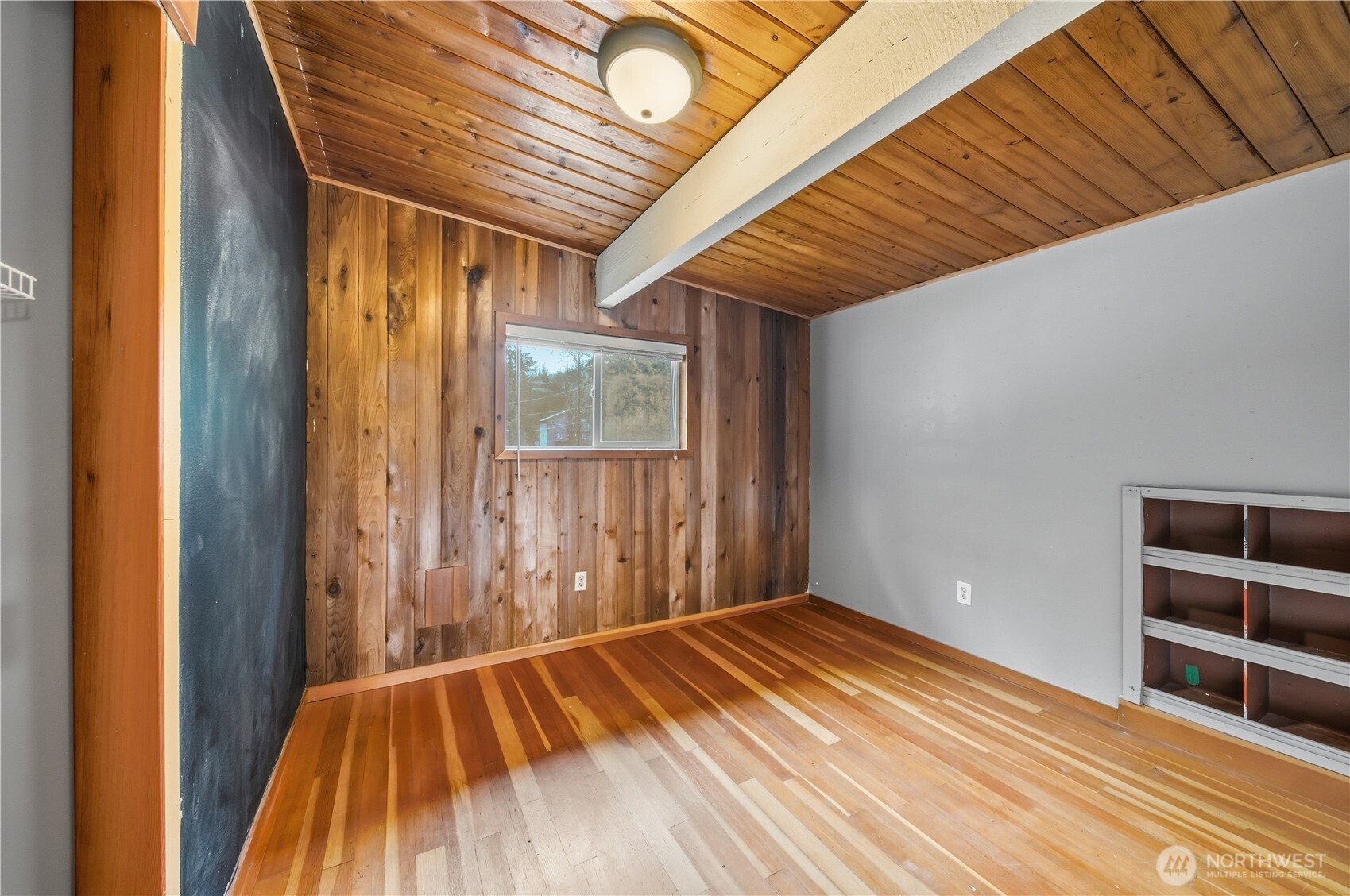 810 South Lake Roesiger Road Snohomish, WA 98290 - Photo 19 of 21 a bedroom with a bed and a window