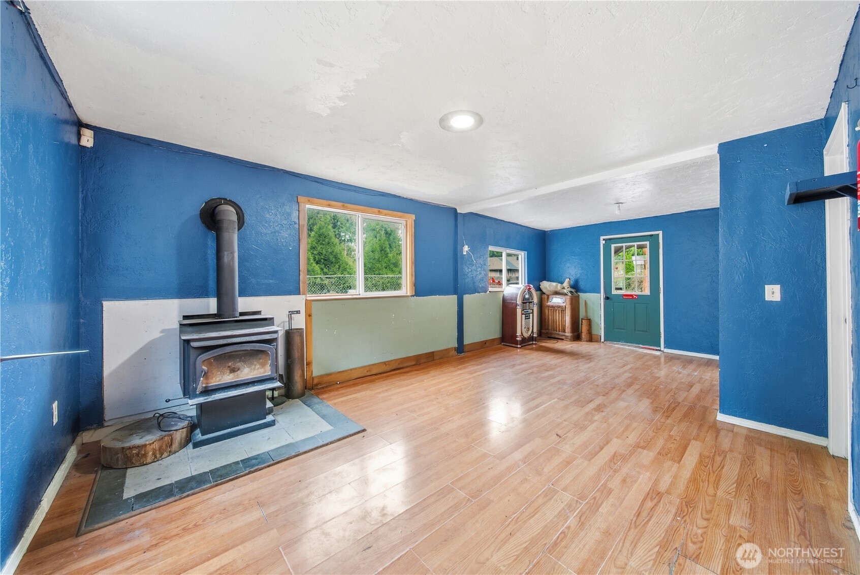 810 South Lake Roesiger Road Snohomish, WA 98290 - Photo 7 of 21 a view of an empty room with a fireplace and a window