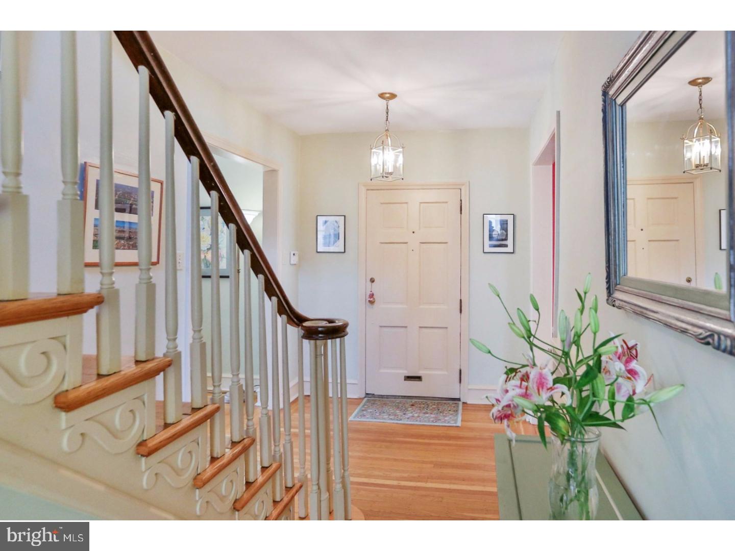 501 Murdoch Road Philadelphia, PA 19119 - Photo 3 of 23 Foyer