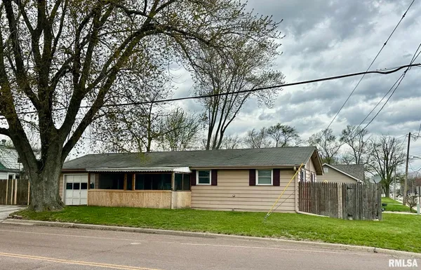 $129,900 | 443 Rusche Street, Creve Coeur, IL 61610