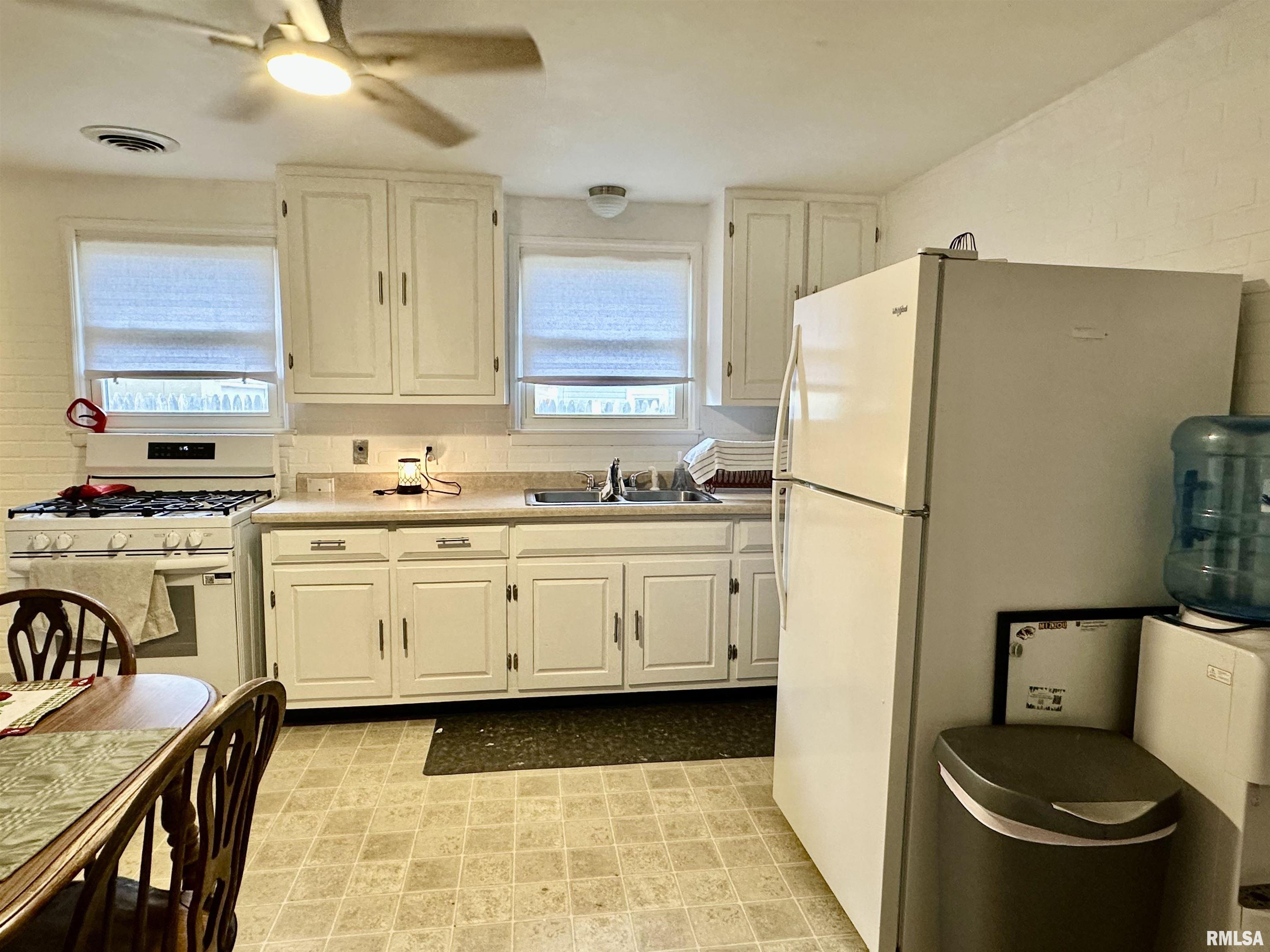 443 Rusche Street Creve Coeur, IL 61610 - Photo 12 of 40