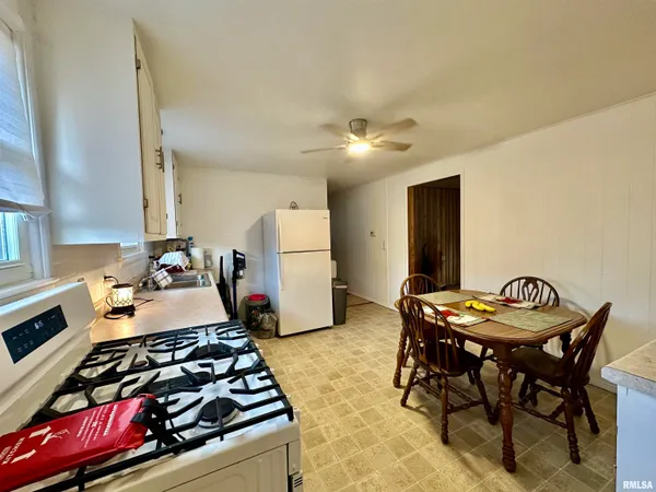 $129,900 | 443 Rusche Street, Creve Coeur, IL 61610