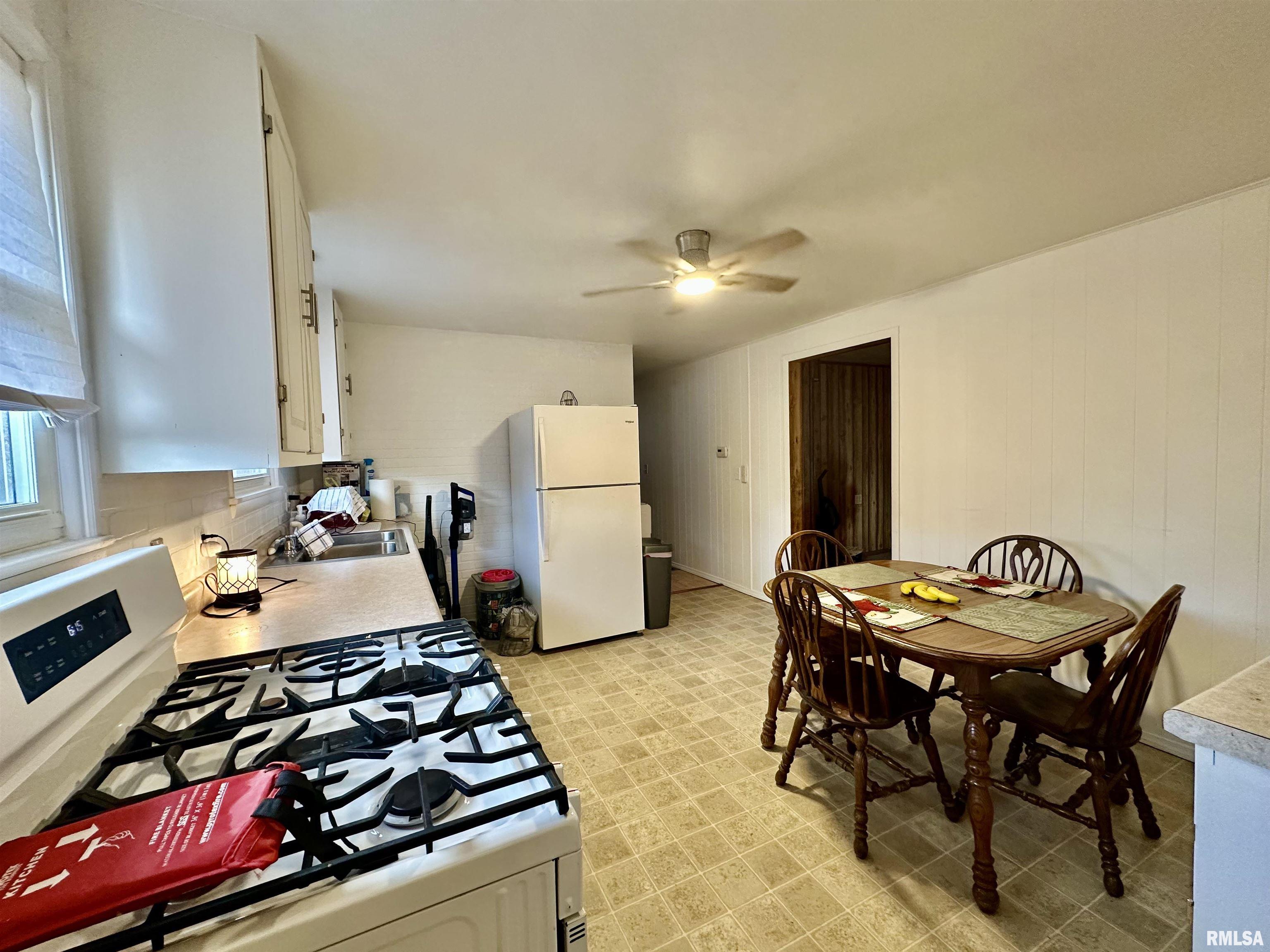 443 Rusche Street Creve Coeur, IL 61610 - Photo 14 of 40