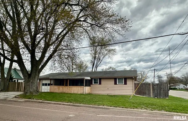 $129,900 | 443 Rusche Street, Creve Coeur, IL 61610