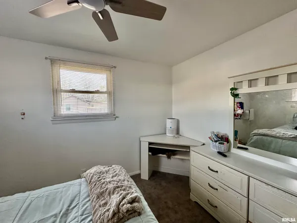 $129,900 | 443 Rusche Street, Creve Coeur, IL 61610