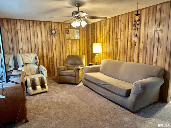 $129,900 | 443 Rusche Street, Creve Coeur, IL 61610