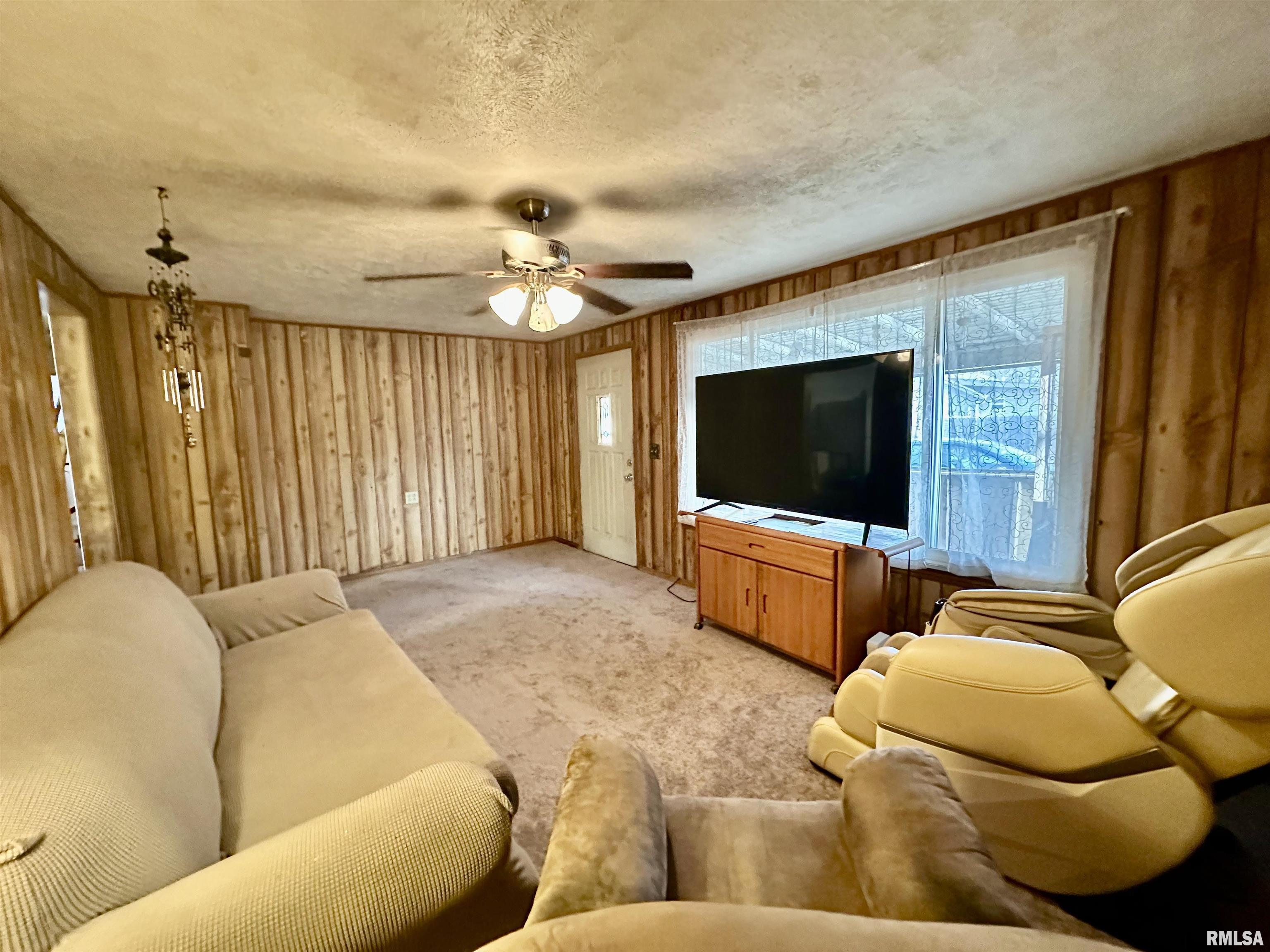 443 Rusche Street Creve Coeur, IL 61610 - Photo 7 of 40