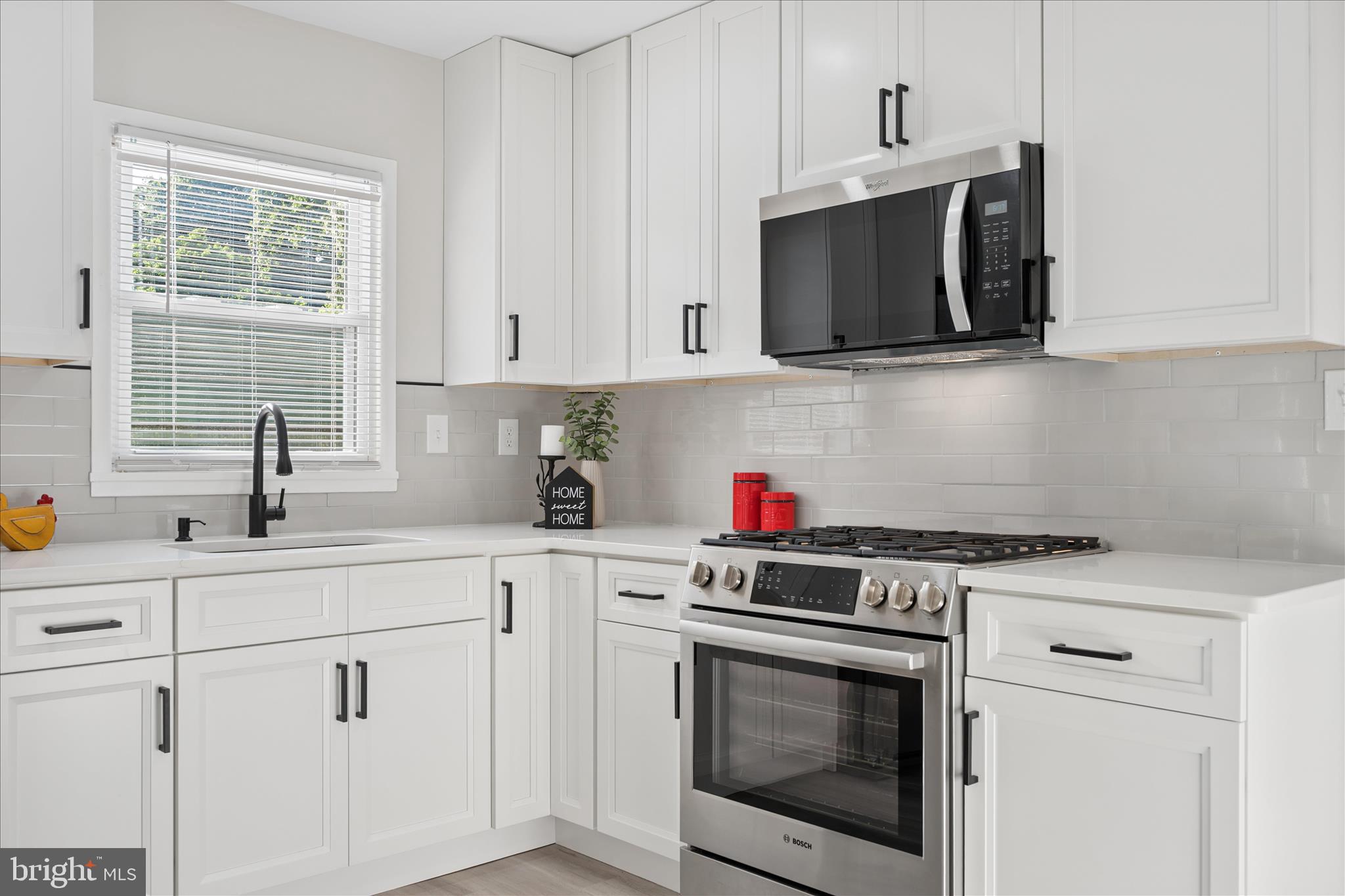 115 Woodland Road Gaithersburg, MD 20877 - Photo 11 of 40 5 Burner Gas Stove