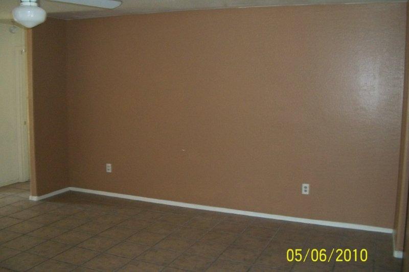 5646 South 11th Street Phoenix, AZ 85040 - Photo 3 of 6 Great Room