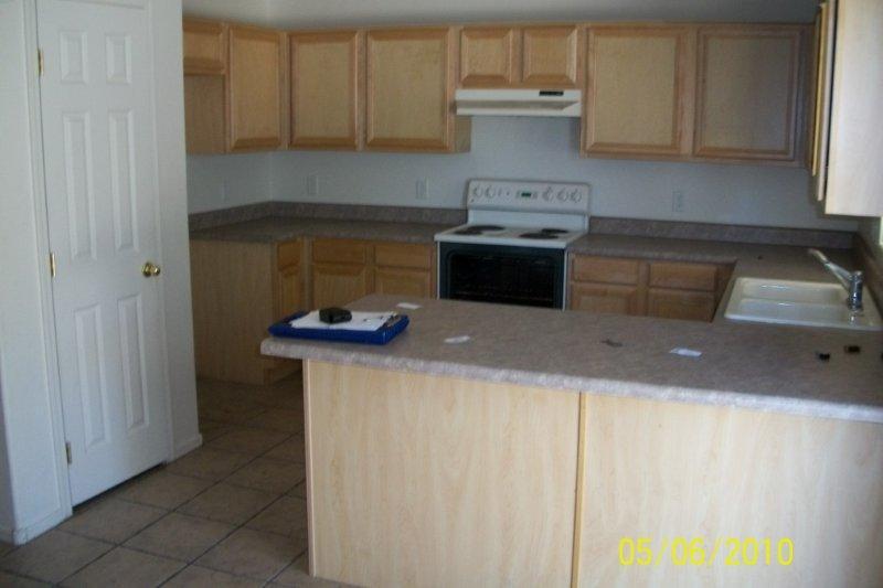 5646 South 11th Street Phoenix, AZ 85040 - Photo 4 of 6 Kitchen