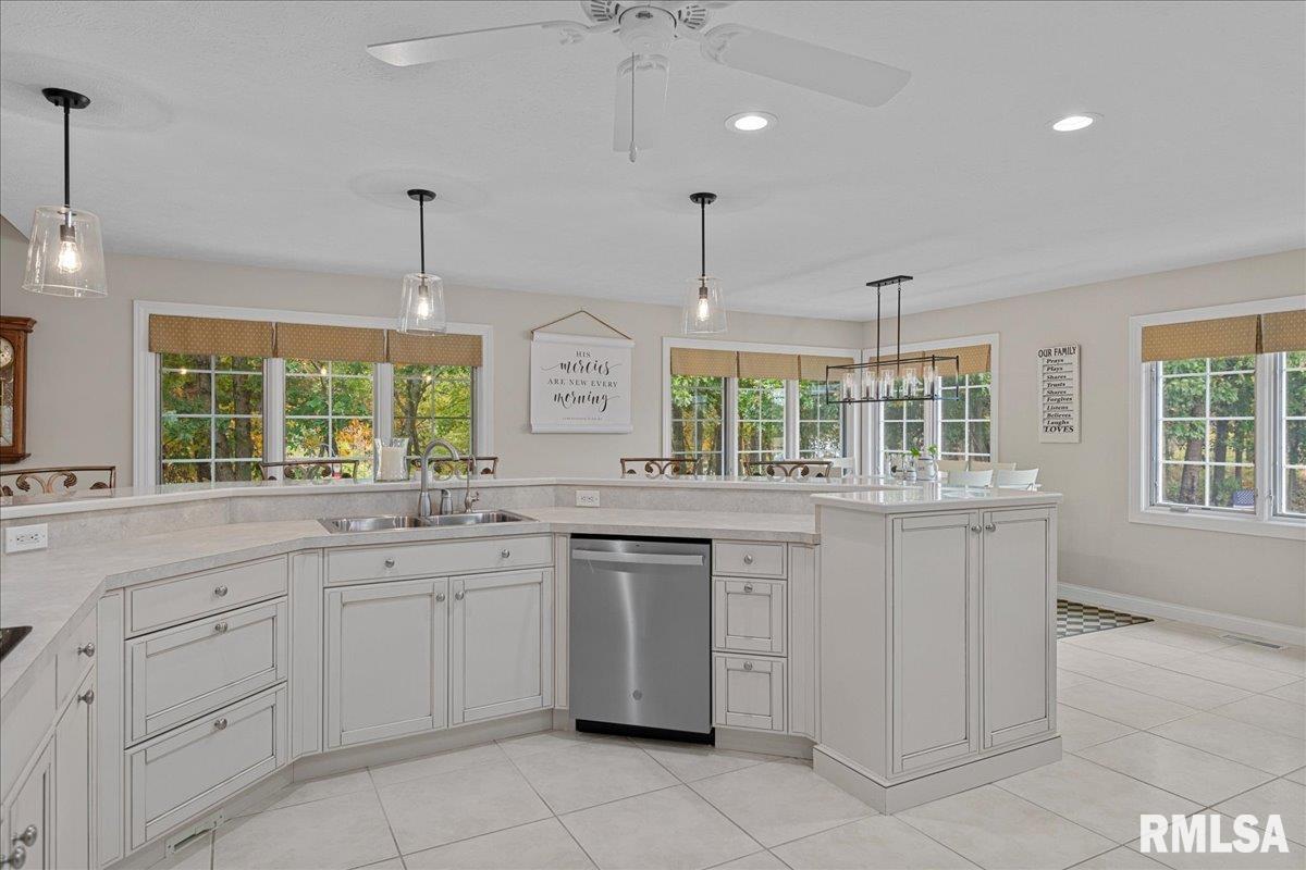 28360 Quarton Road Palmyra, IL 62674 - Photo 22 of 56