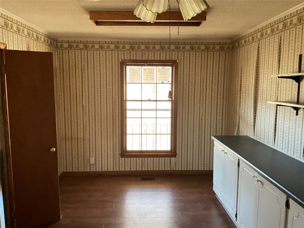 142 South Abbott Road Walhalla, SC 29691 - Photo 7 of 16 This versatile space features a bright window
