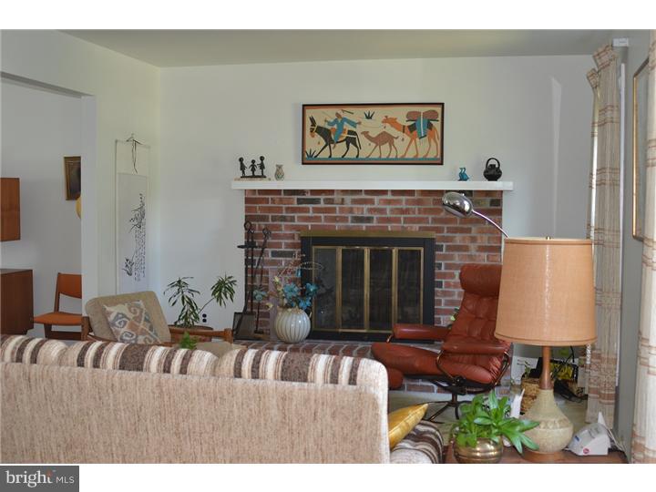 19 Rabbit Run Lane Glenmoore, PA 19343 - Photo 9 of 16 Living Room