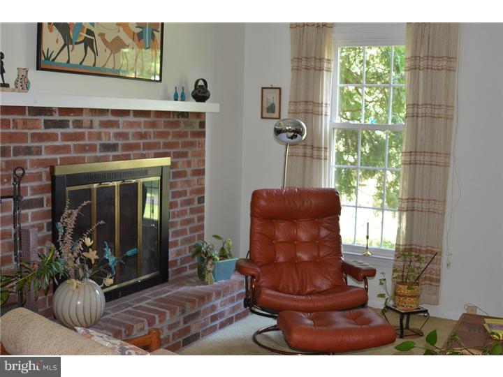 19 Rabbit Run Lane Glenmoore, PA 19343 - Photo 10 of 16 Living Room