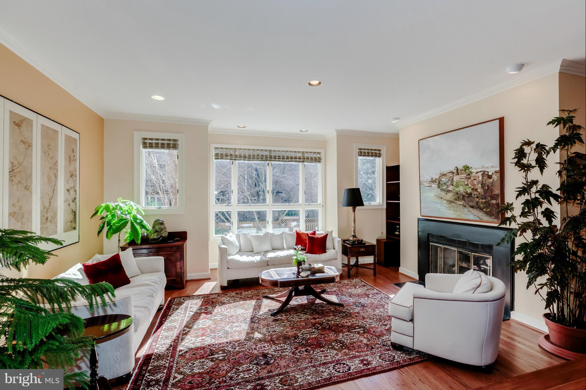 3728 Military Road Northwest Washington, DC 20015 - Photo 10 of 23 Living Room