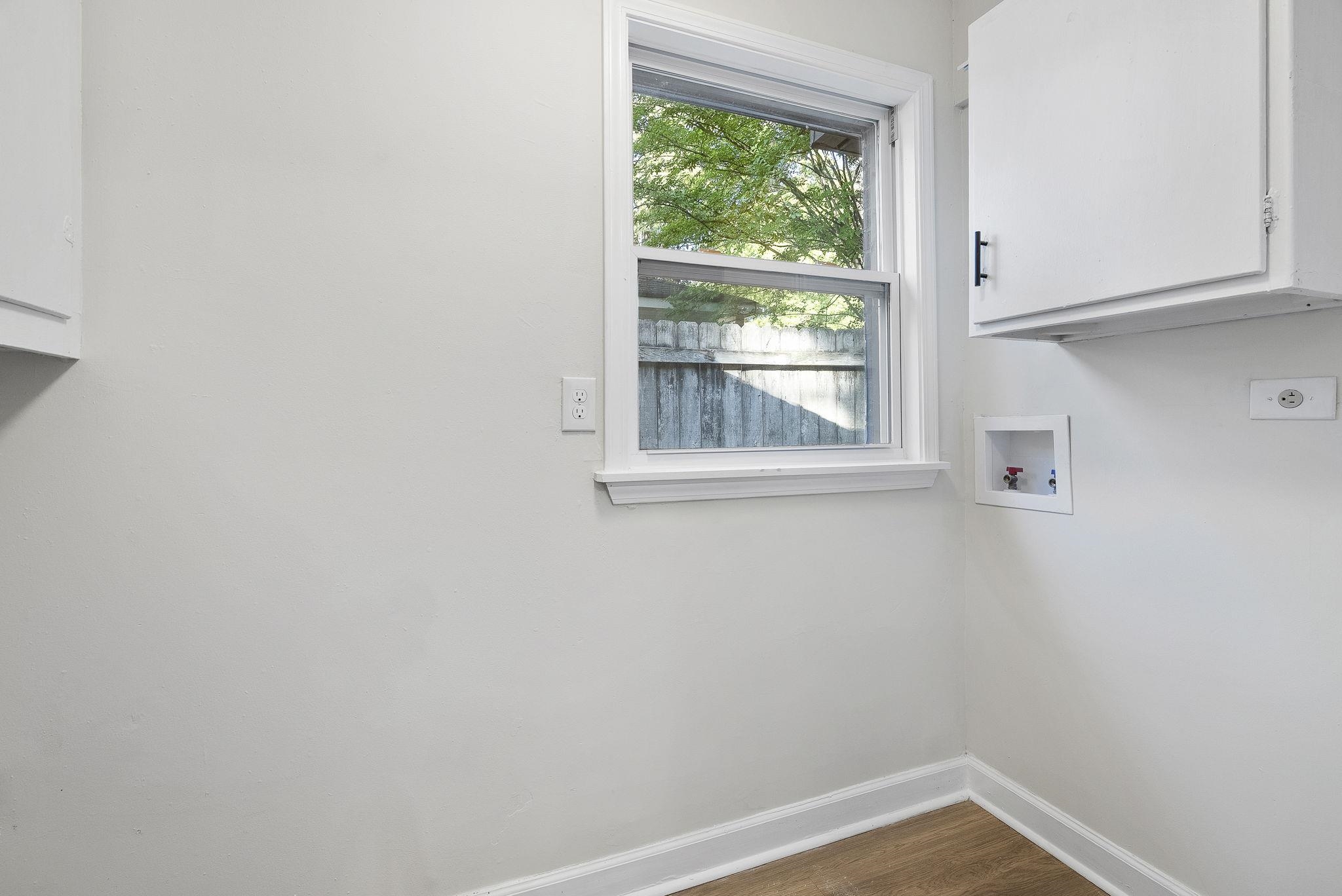 1168 South Perkins Road Memphis, TN 38117 - Photo 26 of 34 a view of a small space with window