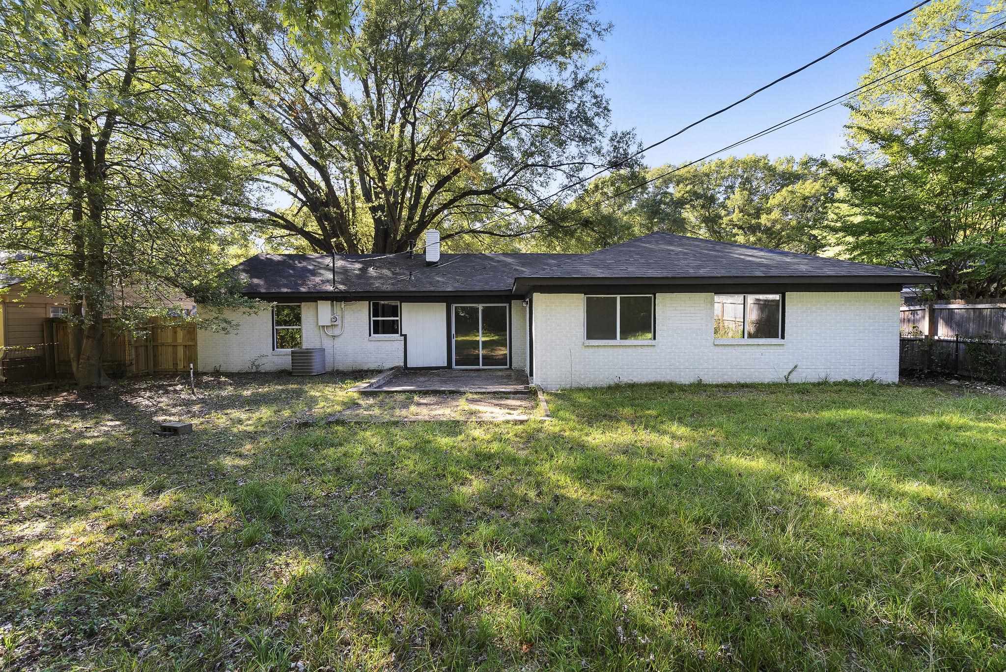 1168 South Perkins Road Memphis, TN 38117 - Photo 29 of 34 a front view of a house with a garden