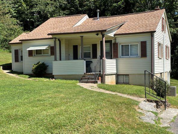 703 Diamond Road Salem, VA 24153 - Photo 1 of 16 703 Diamond Rd