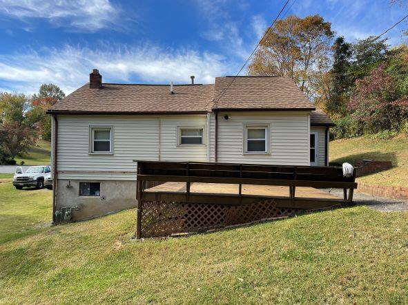703 Diamond Road Salem, VA 24153 - Photo 3 of 16 Rear of House