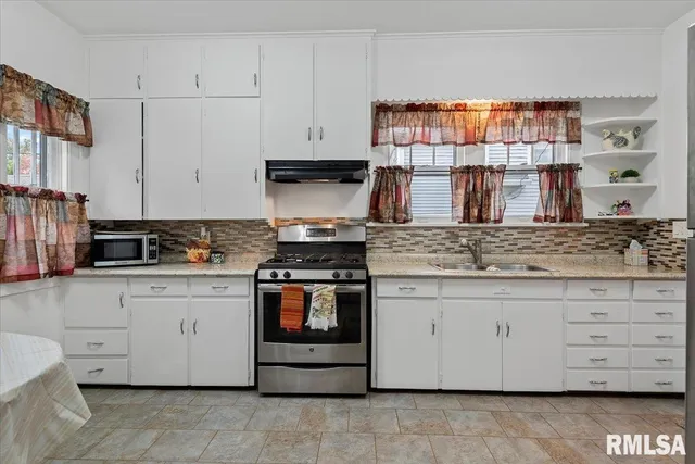 $142,500 | 121 City Place, Jacksonville, IL 62650