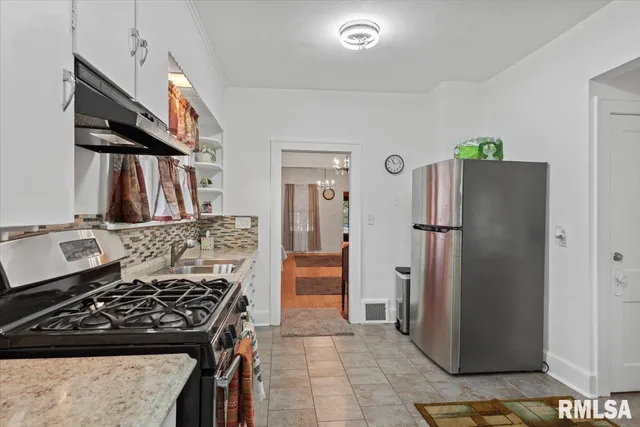 $142,500 | 121 City Place, Jacksonville, IL 62650