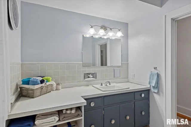 $142,500 | 121 City Place, Jacksonville, IL 62650