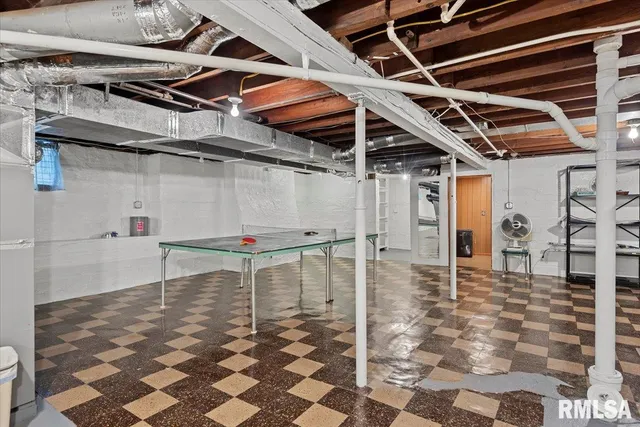 $142,500 | 121 City Place, Jacksonville, IL 62650